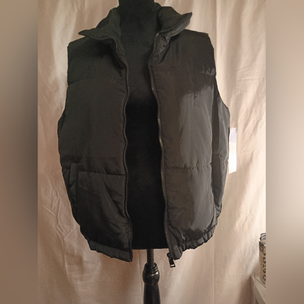 NWT Just Be Black Puffer Vest